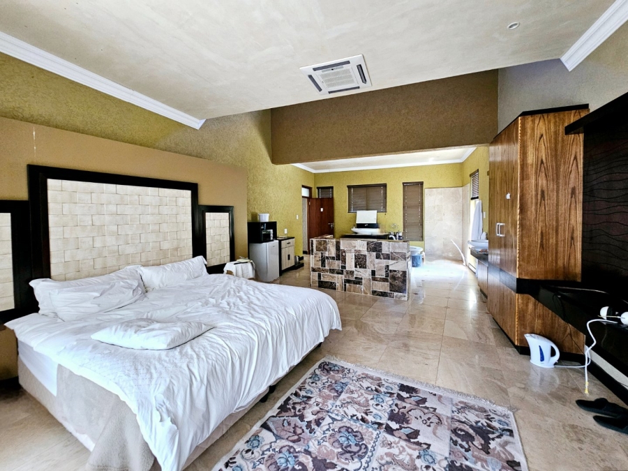 8 Bedroom Property for Sale in Waverley Free State